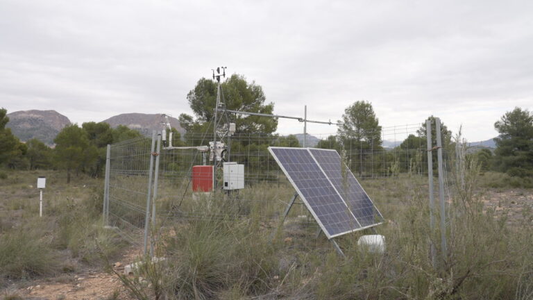 Imagen panorámica de una estructura de la estación Eddy Covariance – Hellín // GMT
